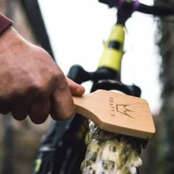 Peaty's Polkupyörän Harja Setti 19 Peaty's Polkupyörän Harja Setti -MAASTOPYÖRÄT myymälä 2021BrushProductImages 0009 LayerComp10 500x500 crop center c6673bf8 2bc0 41d3 9754 d3cbd758e7f6