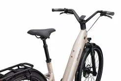 Specialized Turbo Como 5.0 IGH -MAASTOPYÖRÄT myymälä 90422 23 COMO 50 IGH SND BLKREFL D1 POV