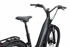 Specialized Turbo Como 4.0 IGH 21 Specialized Turbo Como 4.0 IGH -MAASTOPYÖRÄT myymälä 90422 40 COMO 40 IGH CSTBLK SILREFL D1 POV