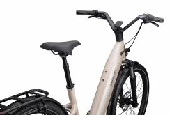 Specialized Turbo Como 4.0 IGH 25 Specialized Turbo Como 4.0 IGH -MAASTOPYÖRÄT myymälä 90422 43 COMO 40 IGH SND BLKREFL D1 POV