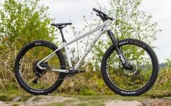 Whyte 905 V4 -MAASTOPYÖRÄT myymälä 905Bike jpg