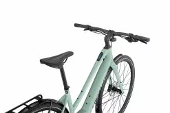 Specialized Vado SL 4.0 Step-Through EQ -MAASTOPYÖRÄT myymälä 93921 52 VADO SL 40 ST EQ WHTSGE BLKREFL D1 POV