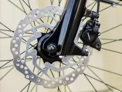 Trek District+ 1 (2023) -MAASTOPYÖRÄT myymälä DistrictPlus1 21 33478 A Alt9