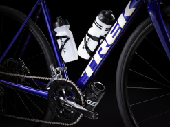 Trek Domane AL 2 Disc (2023) 30 Trek Domane AL 2 Disc (2023) -MAASTOPYÖRÄT myymälä DomaneAL2Disc 23 33083 B Accessory2 1