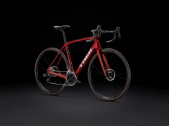 Trek Domane SL 6 Gen 4 AXS (2023) -MAASTOPYÖRÄT myymälä DomaneSL6eTap 23 36152 A Portrait 1