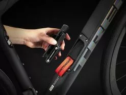 Trek Domane SLR 7 AXS Gen 4 (2023) 52 Trek Domane SLR 7 AXS Gen 4 (2023) -MAASTOPYÖRÄT myymälä DomaneSLR7eTap 23 37356 A Alt3