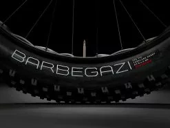 Trek Farley 9.6 (2023) 20 Trek Farley 9.6 (2023) -MAASTOPYÖRÄT myymälä Farley96 23 37020 A Alt4