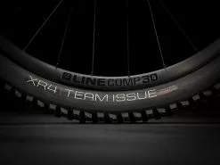 Trek Fuel EX 8 Gen 5 (2023) 33 Trek Fuel EX 8 Gen 5 (2023) -MAASTOPYÖRÄT myymälä FuelEX8XT 21 29457 A Alt9