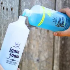 Peaty's LoamFoam Cleaner Tiiviste -MAASTOPYÖRÄT myymälä LoamFoamConcentrate3 500x500 crop center 67eb80c4 8076 46ef b32b e04b5d444185
