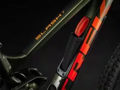 Trek Slash 7 (2022) -MAASTOPYÖRÄT myymälä Slash7DeoreXT 22 35065 A Alt3